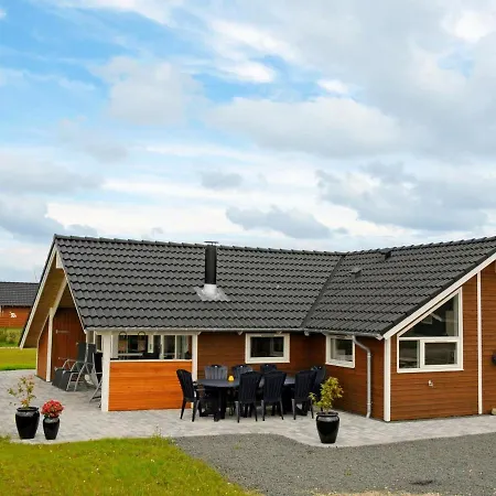 Three-bedroom In 55 Holiday home