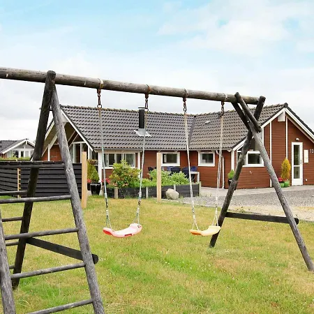 Holiday home Three-bedroom In 55