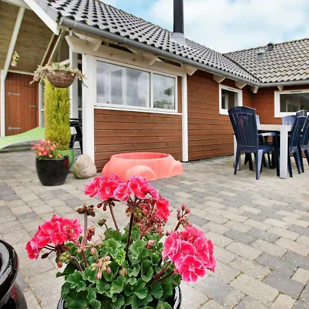 Holiday home Three-bedroom In 55