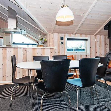 Three-bedroom In 55 Holiday home